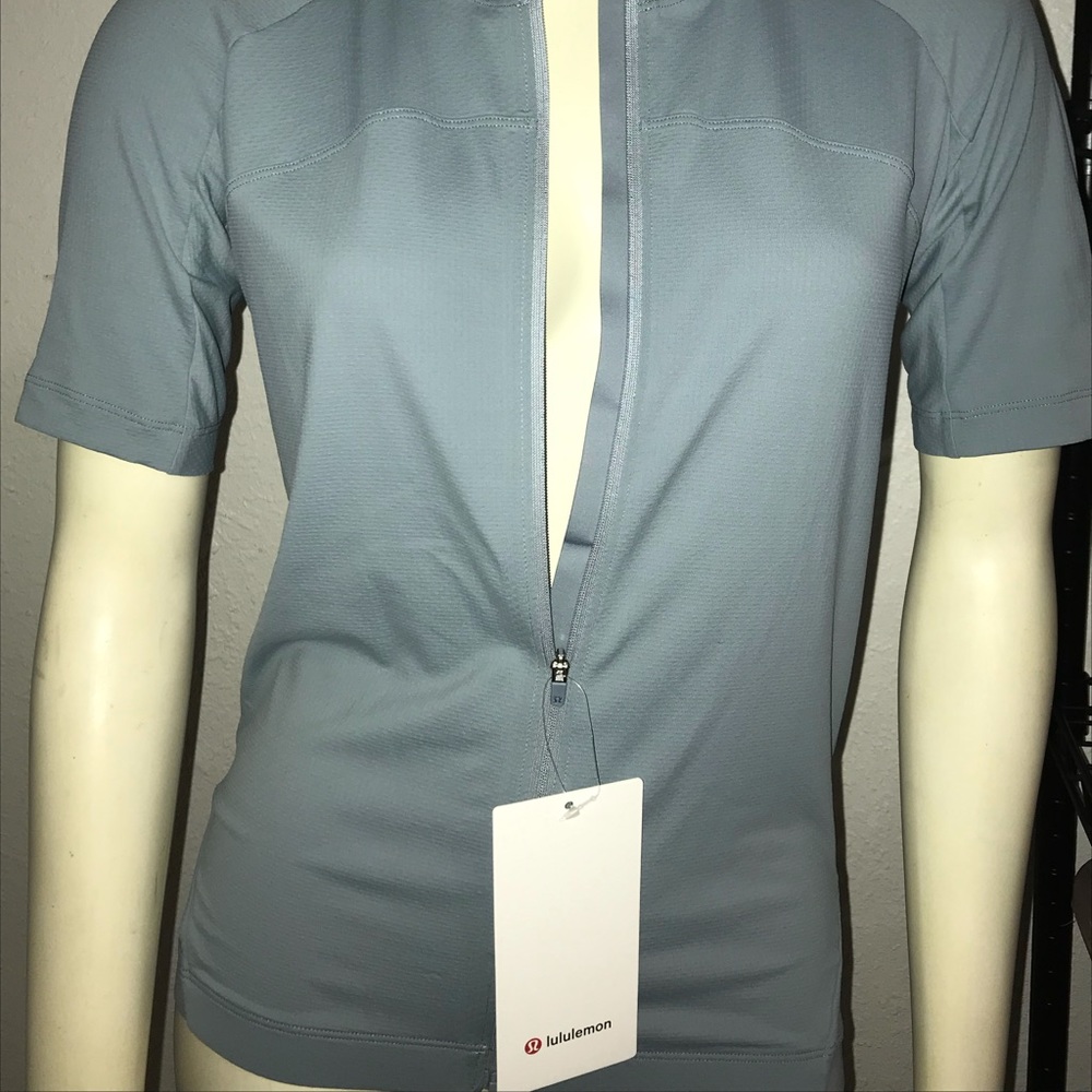 Brand new Lululemon workout top Medium